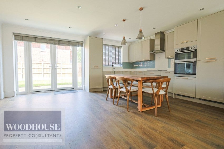 House Marketmore Gardens in Broxbourne