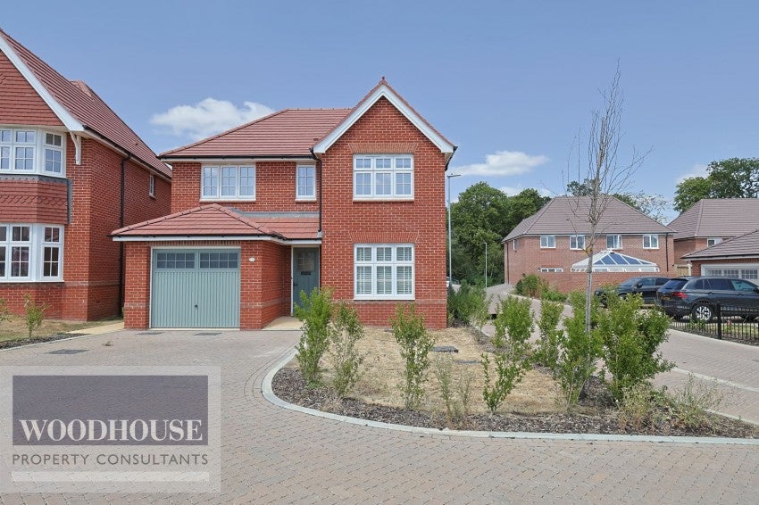 House Marketmore Gardens in Broxbourne