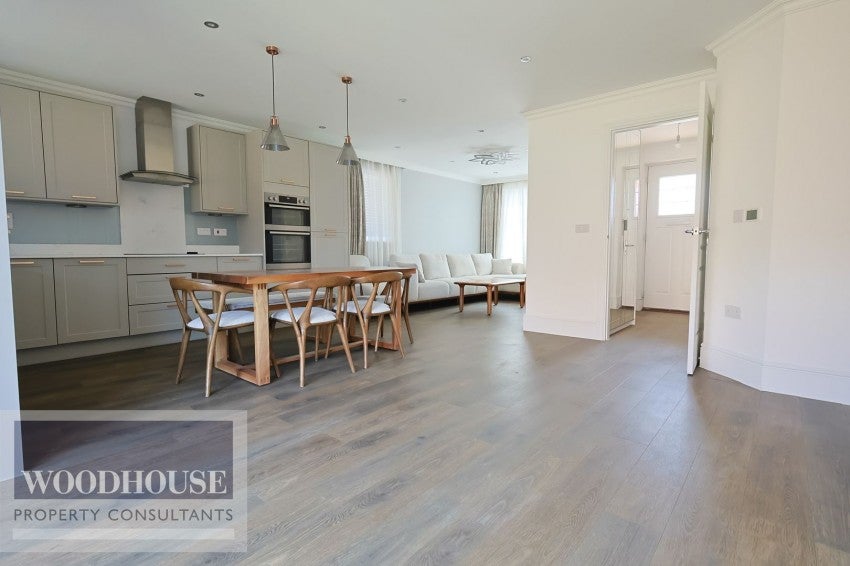 House Marketmore Gardens in Broxbourne