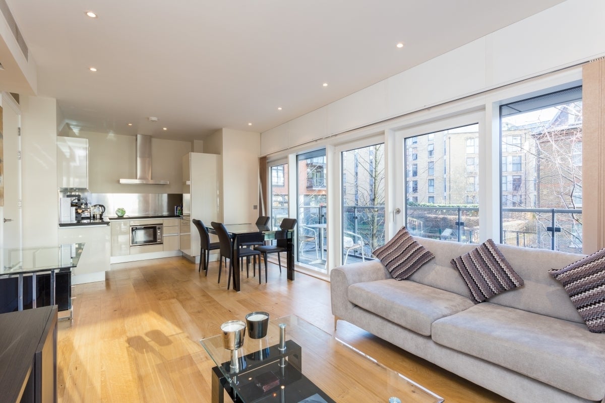 Flat Gatliff Road in City of Westminster