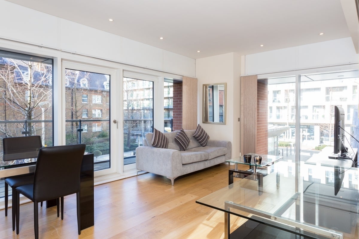 Flat Gatliff Road in City of Westminster