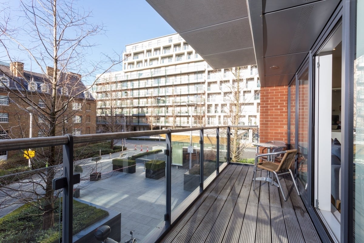 Flat Gatliff Road in City of Westminster