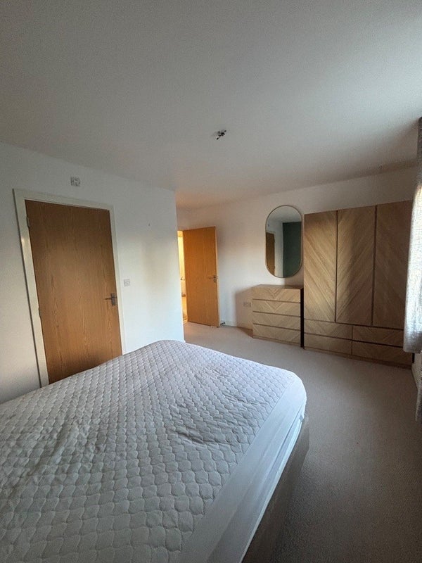 Room Hemlock Close in Greater London
