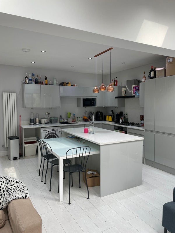 Room Undine Street in Greater London