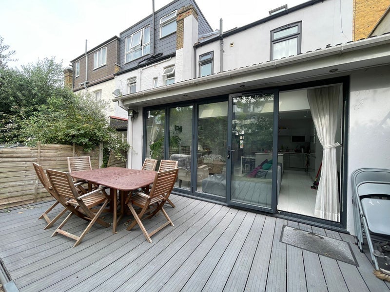 Room Undine Street in Greater London