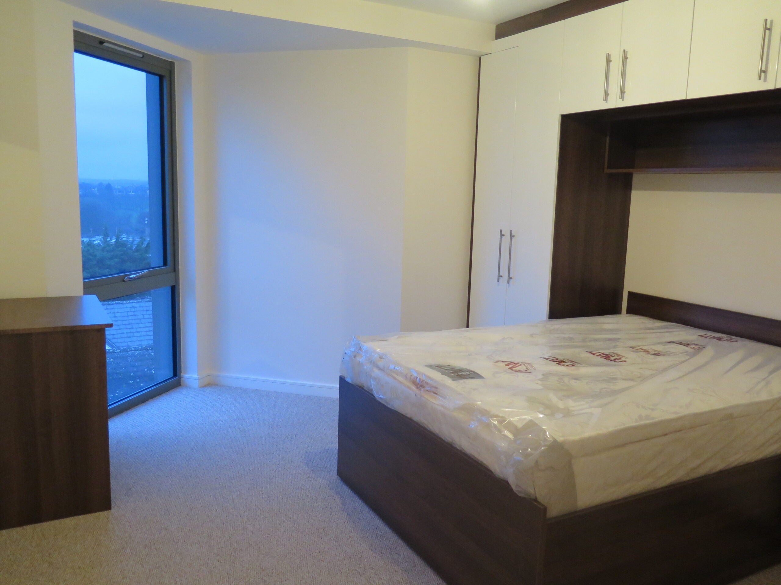 Flat Friern Barnet Road in Greater London