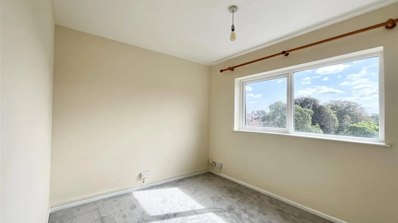 Flat Henleaze Road in Bristol