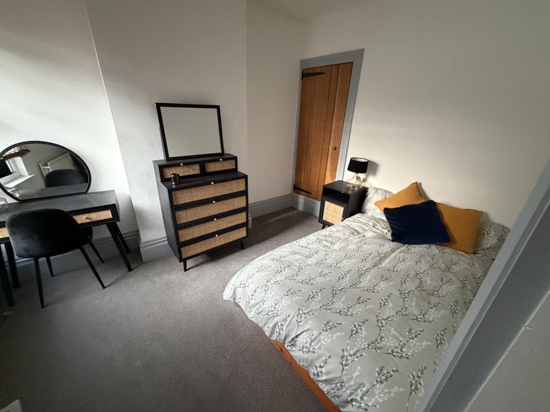 Room Clarence Road in Hinckley and Bosworth