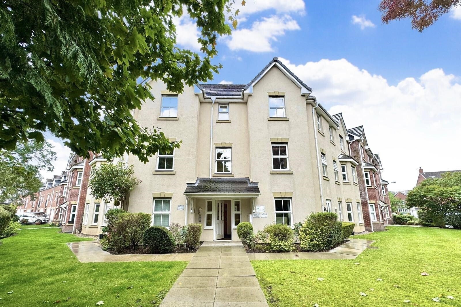 Flat Maryport Drive in Trafford