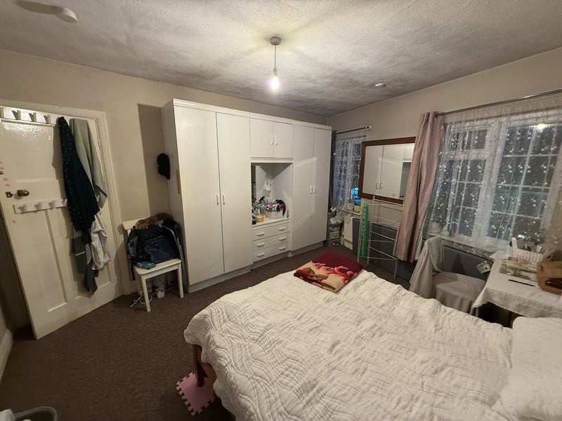 Room Dennis Parade in Greater London