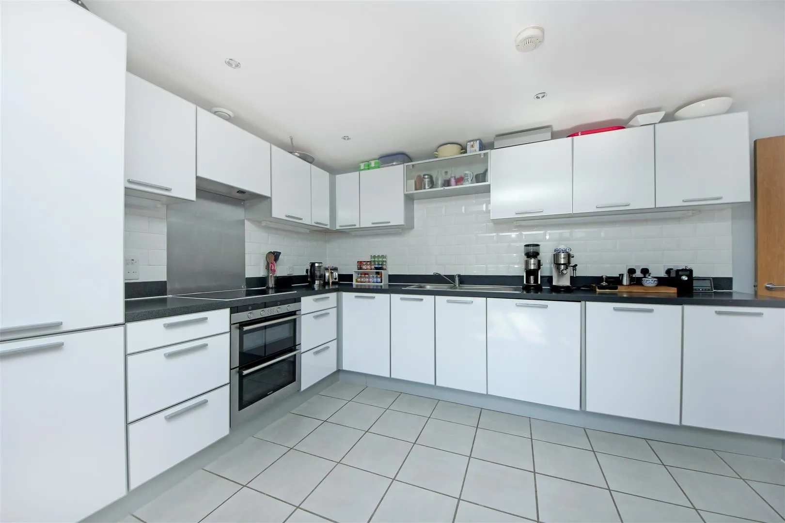 Flat Lapis Close in Greater London