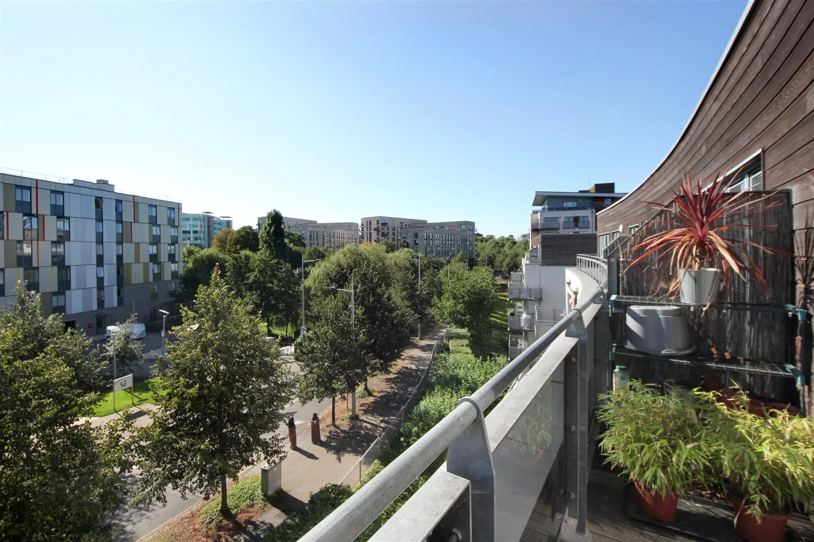 Flat Lapis Close in Greater London