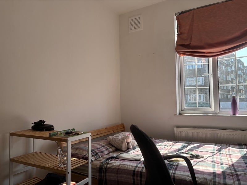 Room Streatham High Road in Greater London