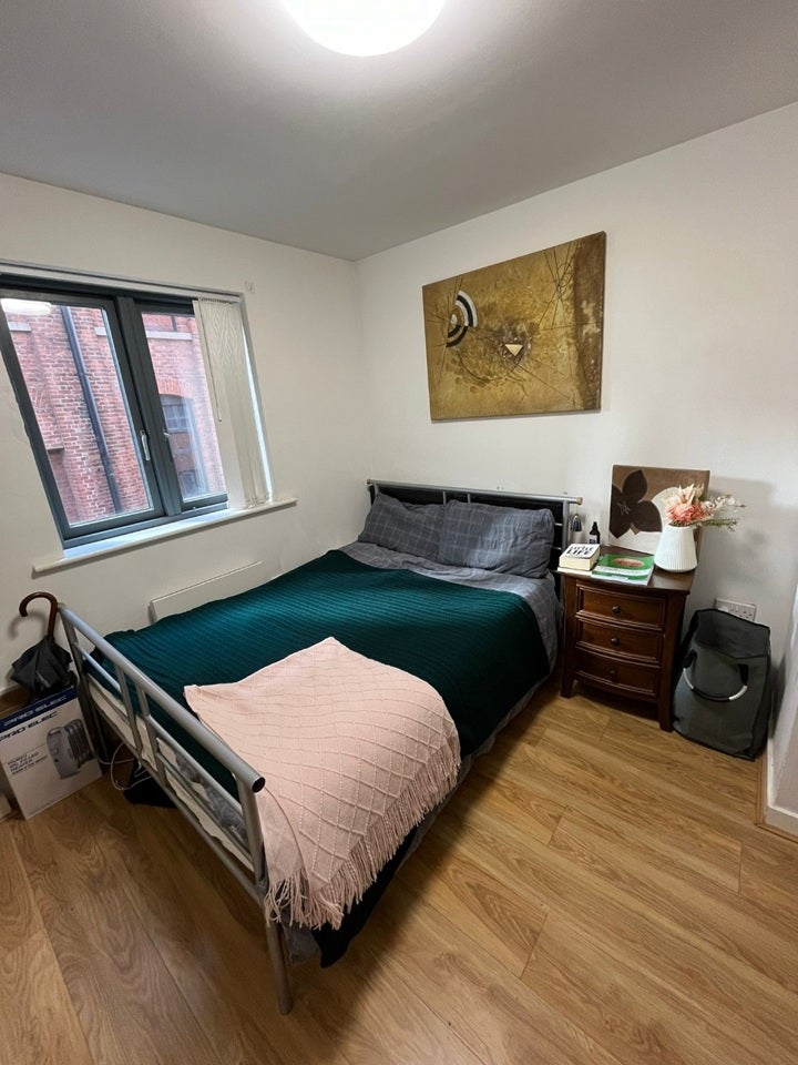 Room River Street in Manchester