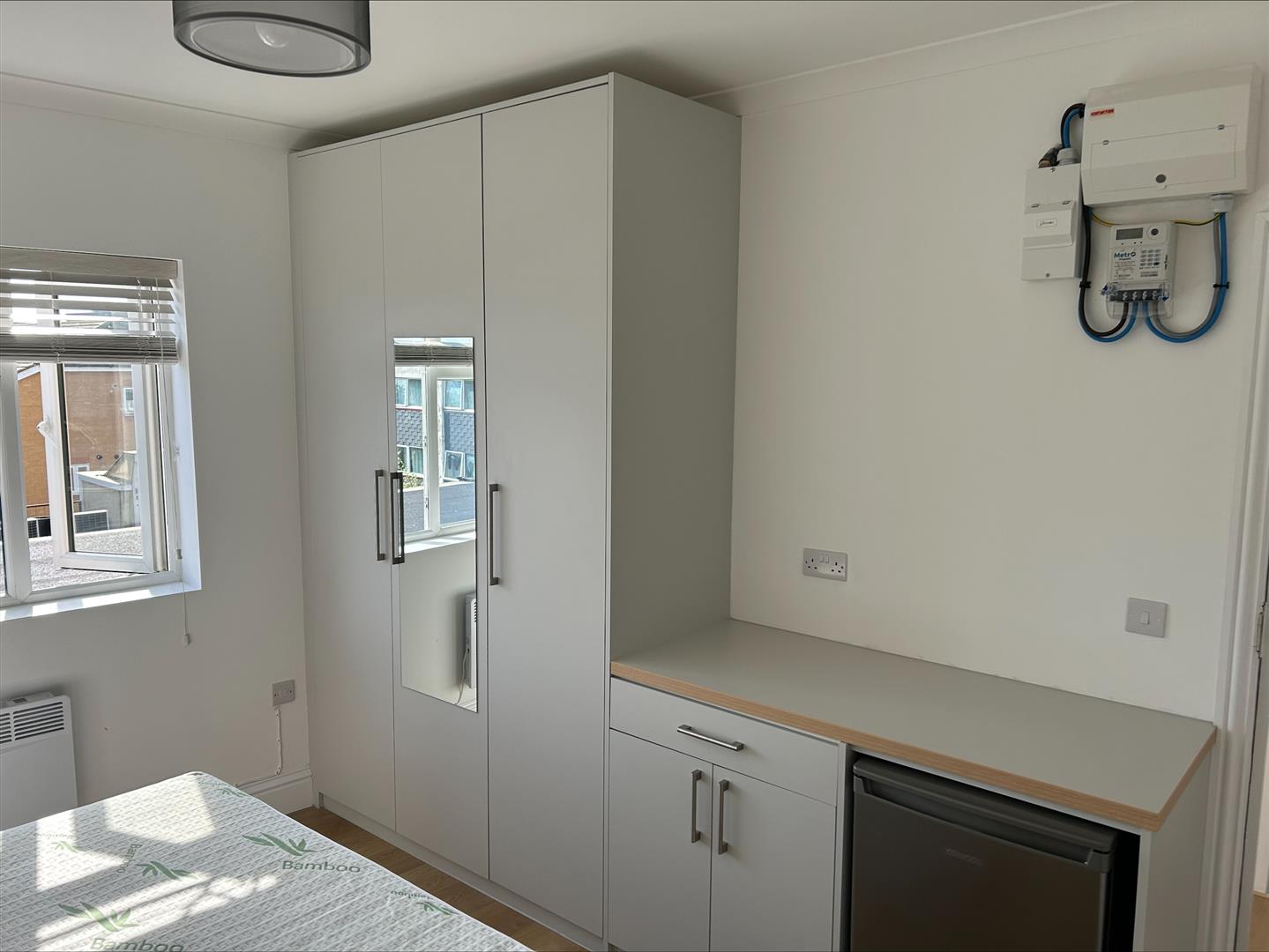 Room Bath Road in Greater London