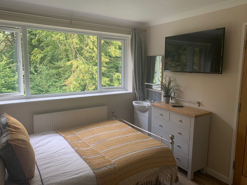 Room Arden Road in Crawley