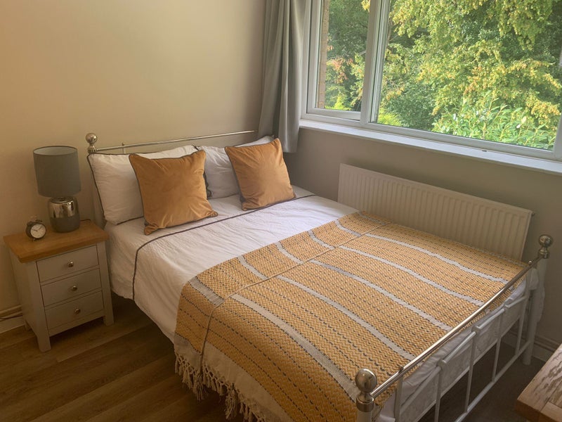 Room Arden Road in Crawley