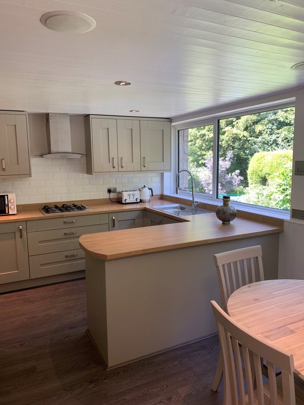 Room Arden Road in Crawley