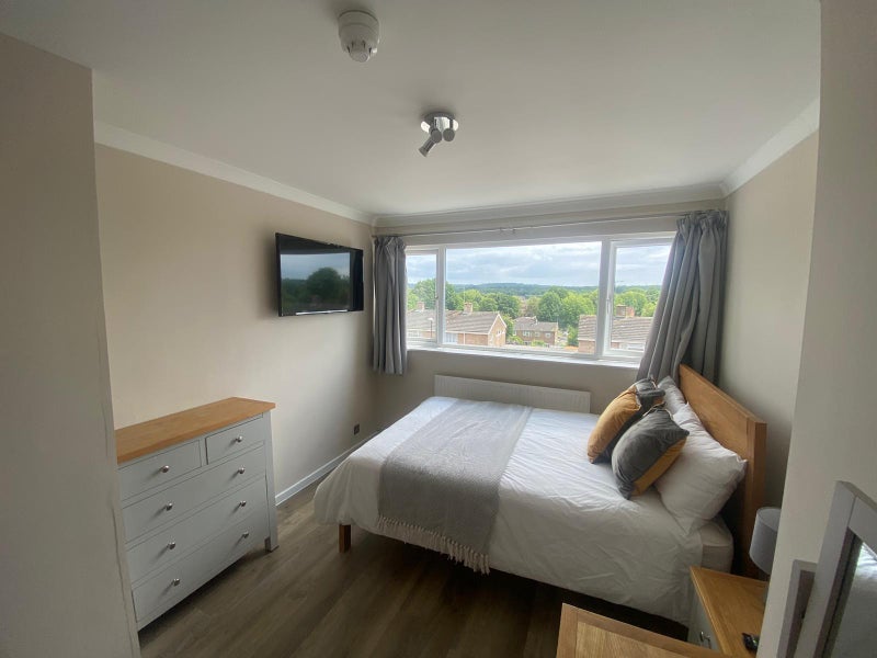 Room Arden Road in Crawley