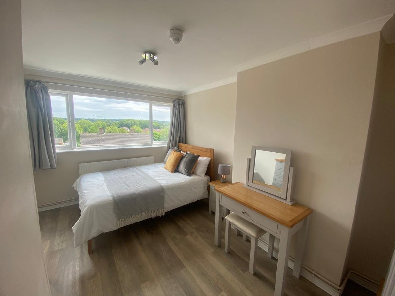 Room Arden Road in Crawley