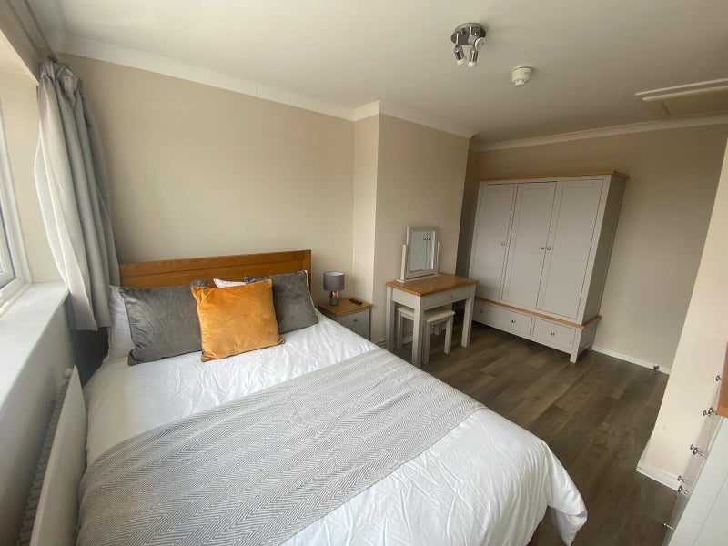 Room Arden Road in Crawley