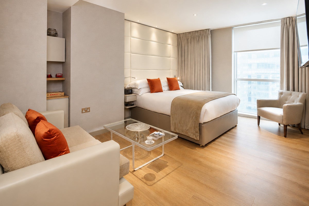 Flat Sugar Quay Walk in City of London