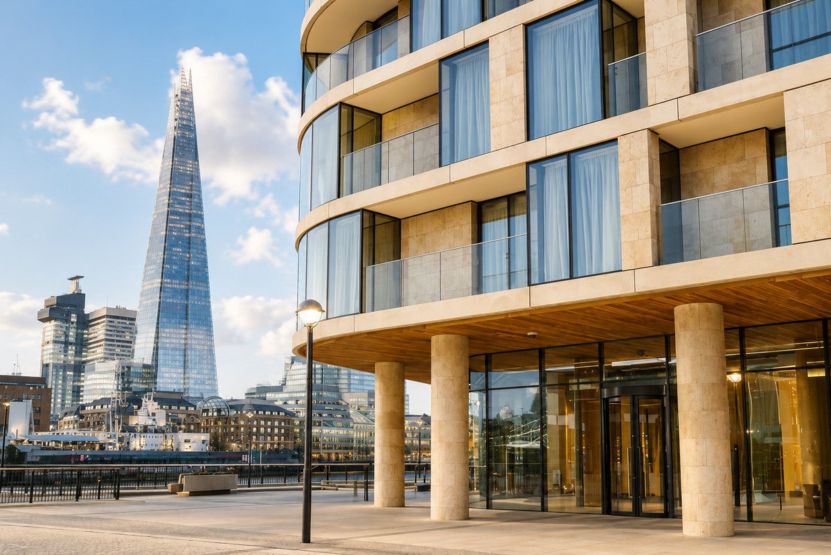 Flat Sugar Quay Walk in City of London