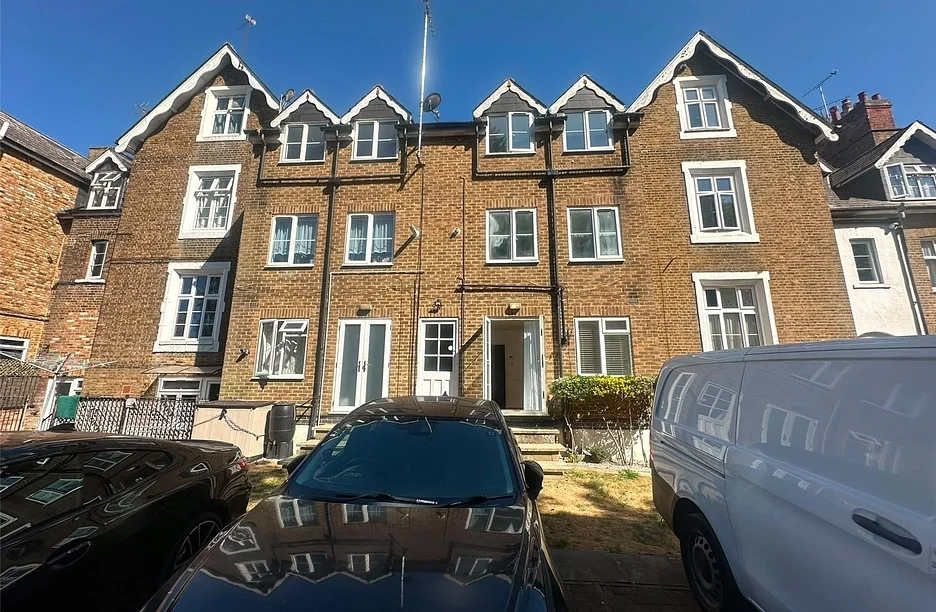 Flat Upton Park in Slough