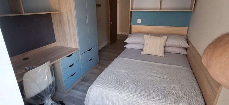 Room Lower Ashley Road in Bristol