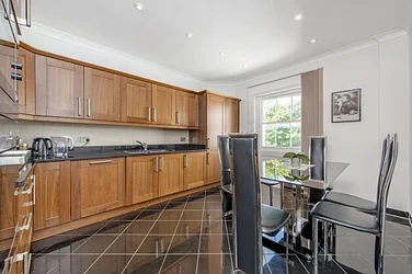 Flat Gloucester Terrace in City of Westminster