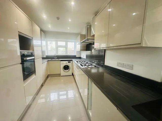 Flat Staines Road West in Borough of Spelthorne