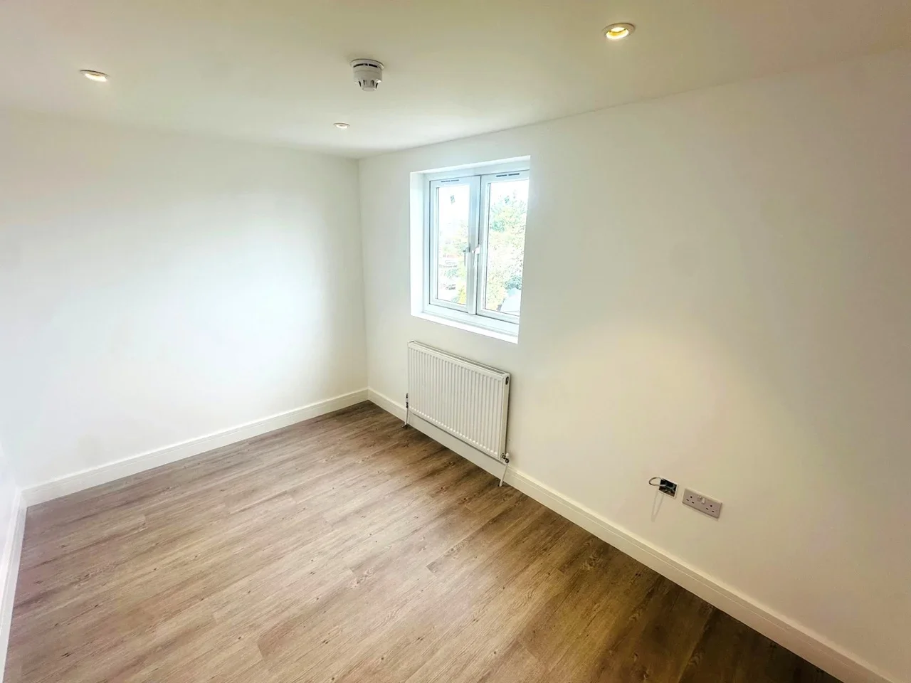 Flat Staines Road West in Borough of Spelthorne