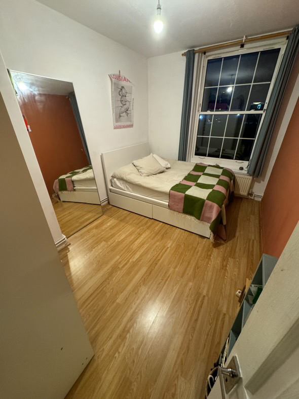 Room Pembury Road in Greater London