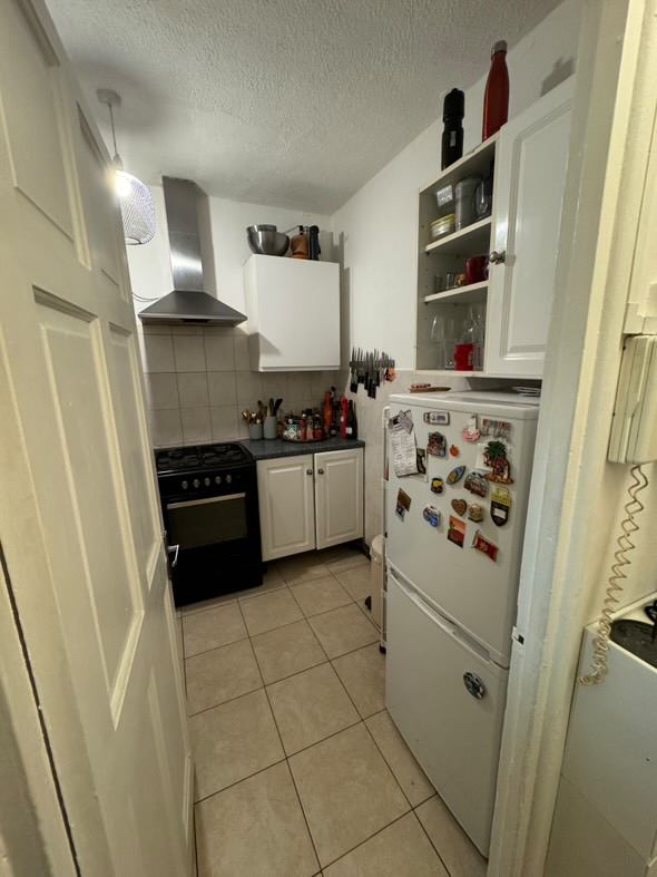 Room Pembury Road in Greater London