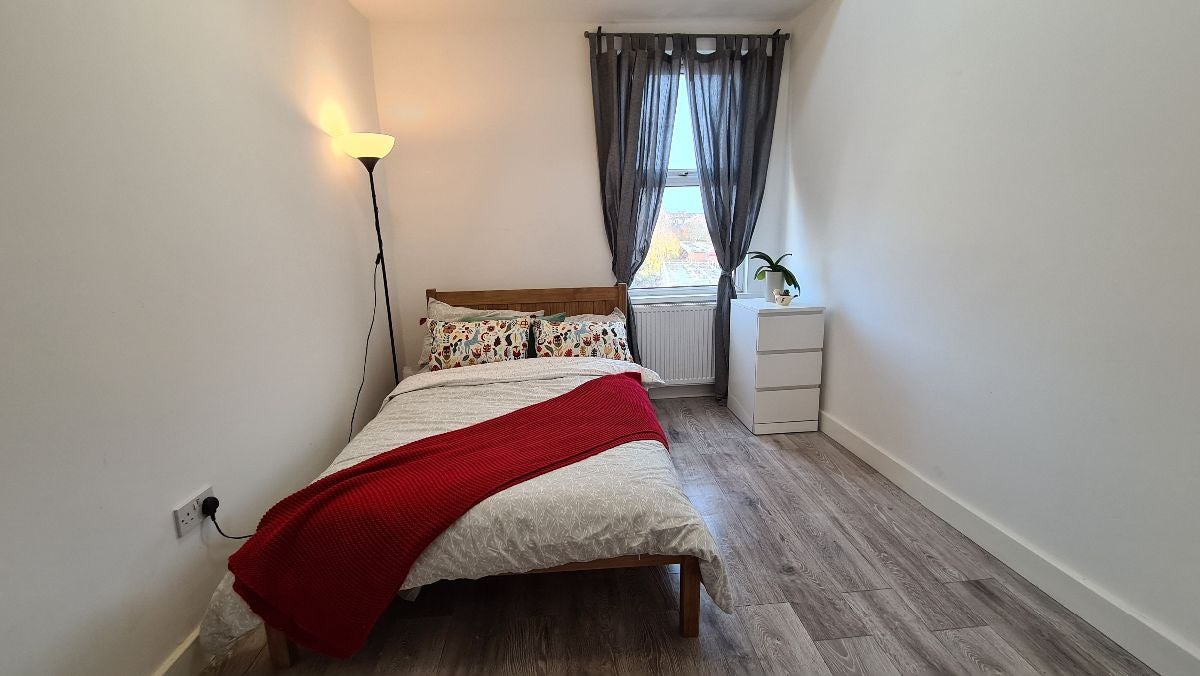 Room Kilburn High Road in Greater London