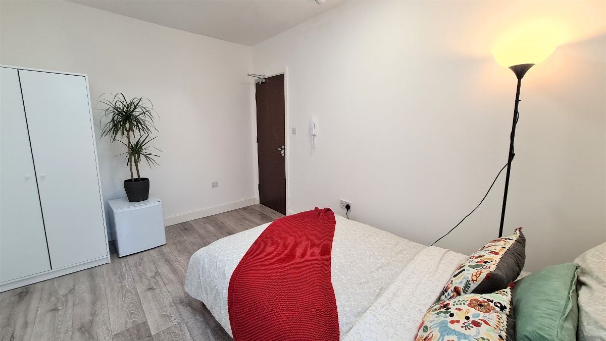 Room Kilburn High Road in Greater London