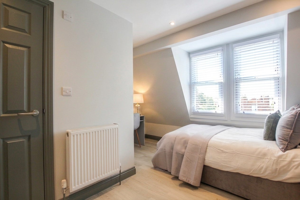 Room Denmark Road in Gloucester
