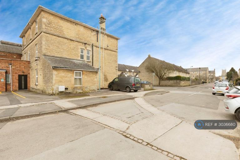 Flat The Avenue in Cotswold District