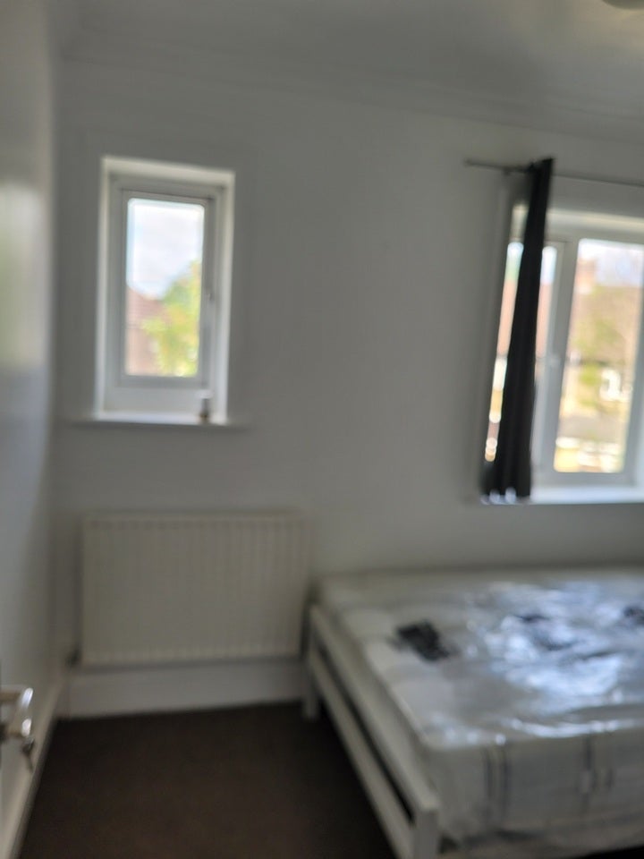 Room Moremead Road in Greater London