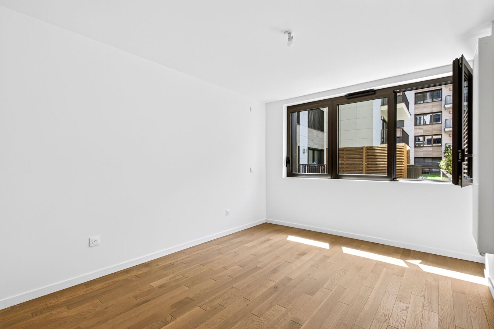 Flat Rue de Lesseps in Neuilly-sur-Seine