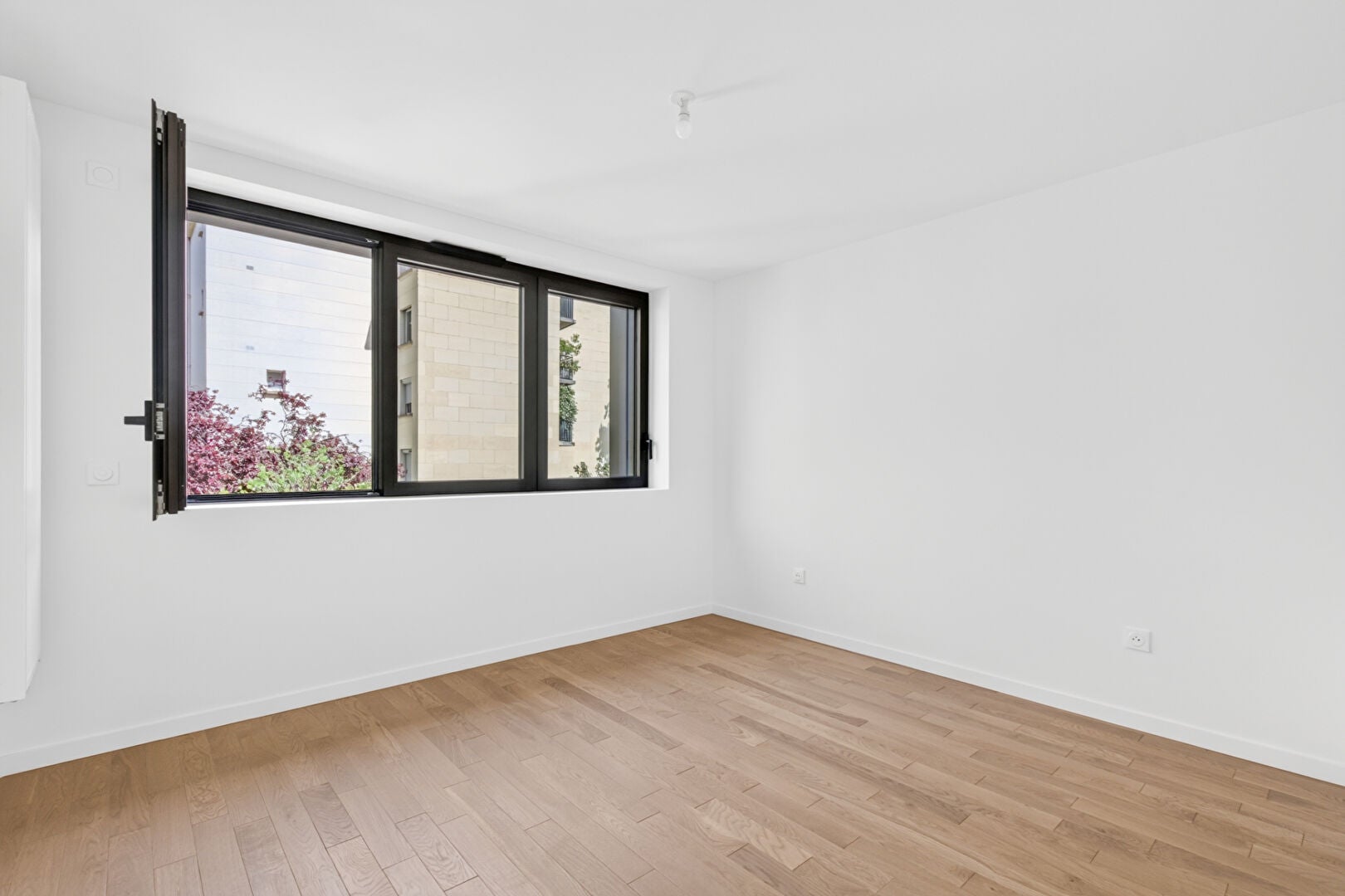 Flat Rue de Lesseps in Neuilly-sur-Seine