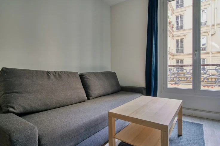Flat Rue d'Enghien in Paris