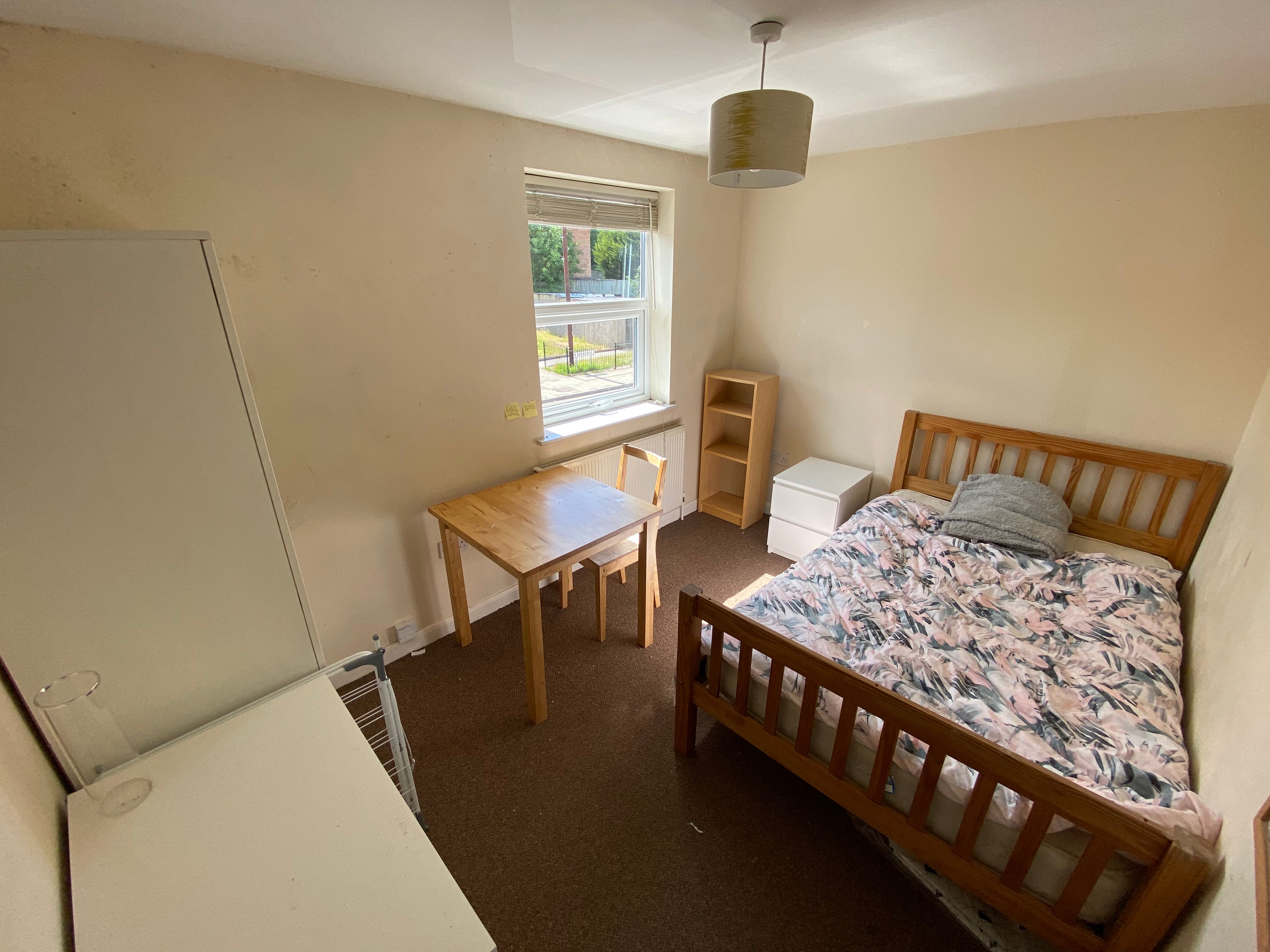 Room Dawlish Road in Birmingham