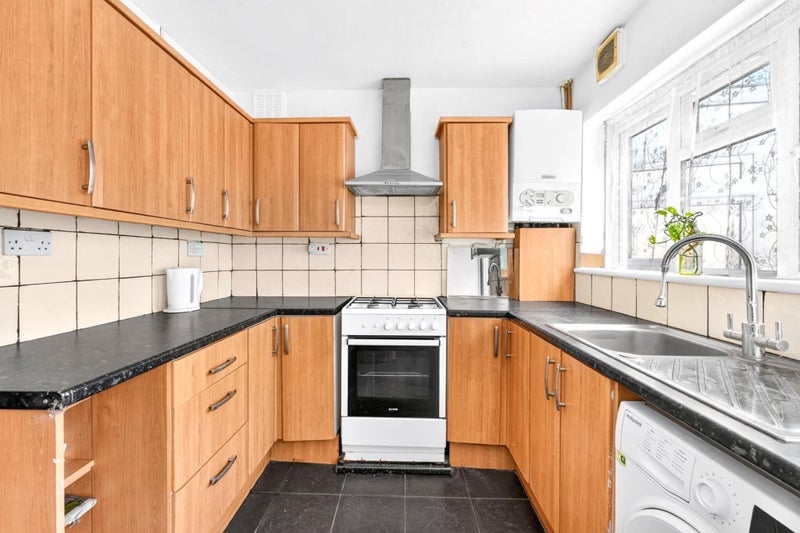 Room Waddon Way in Greater London