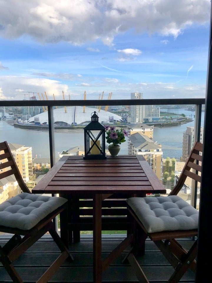 Flat Blackwall Way in Greater London