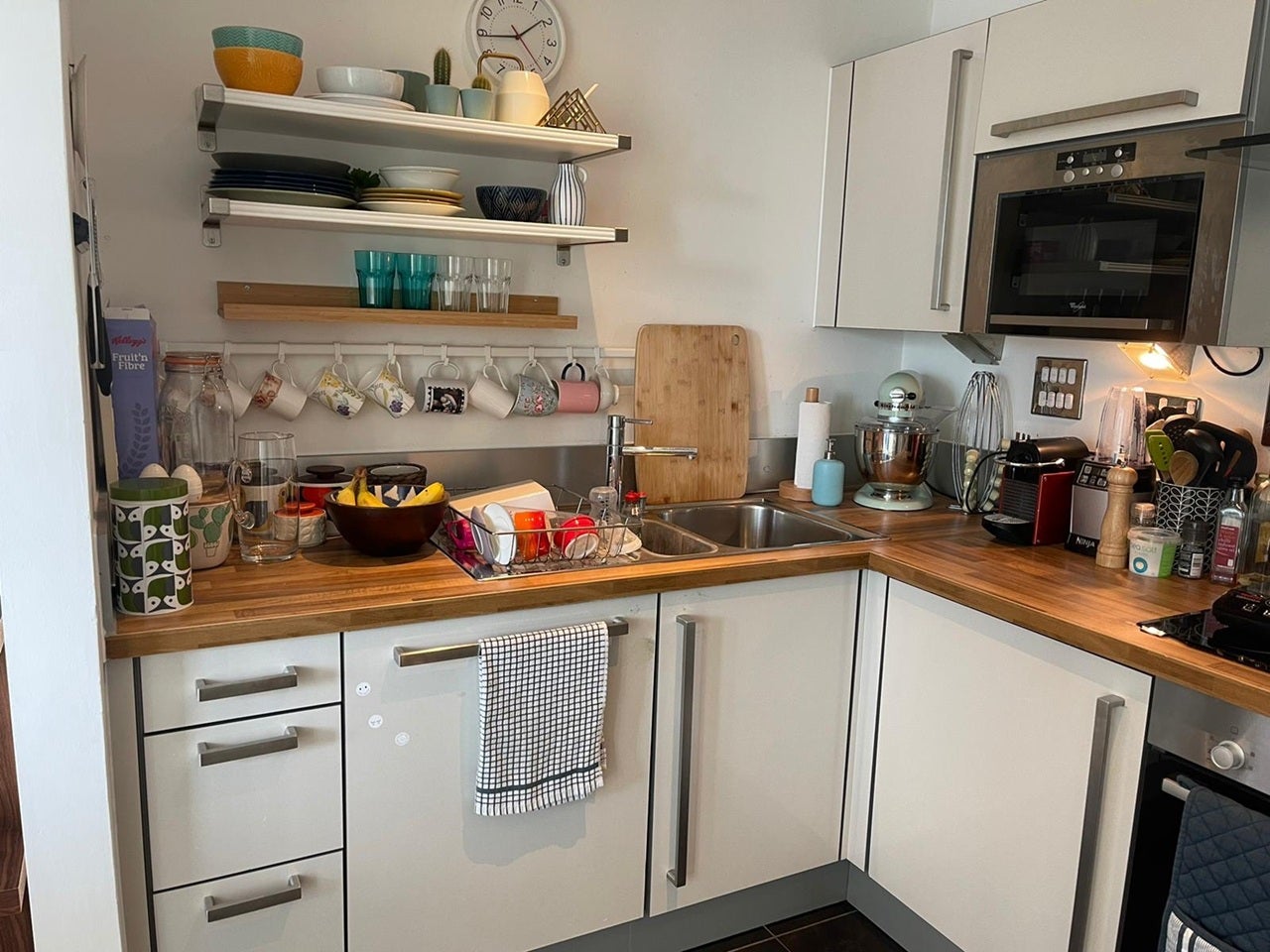 Flat Blackwall Way in Greater London