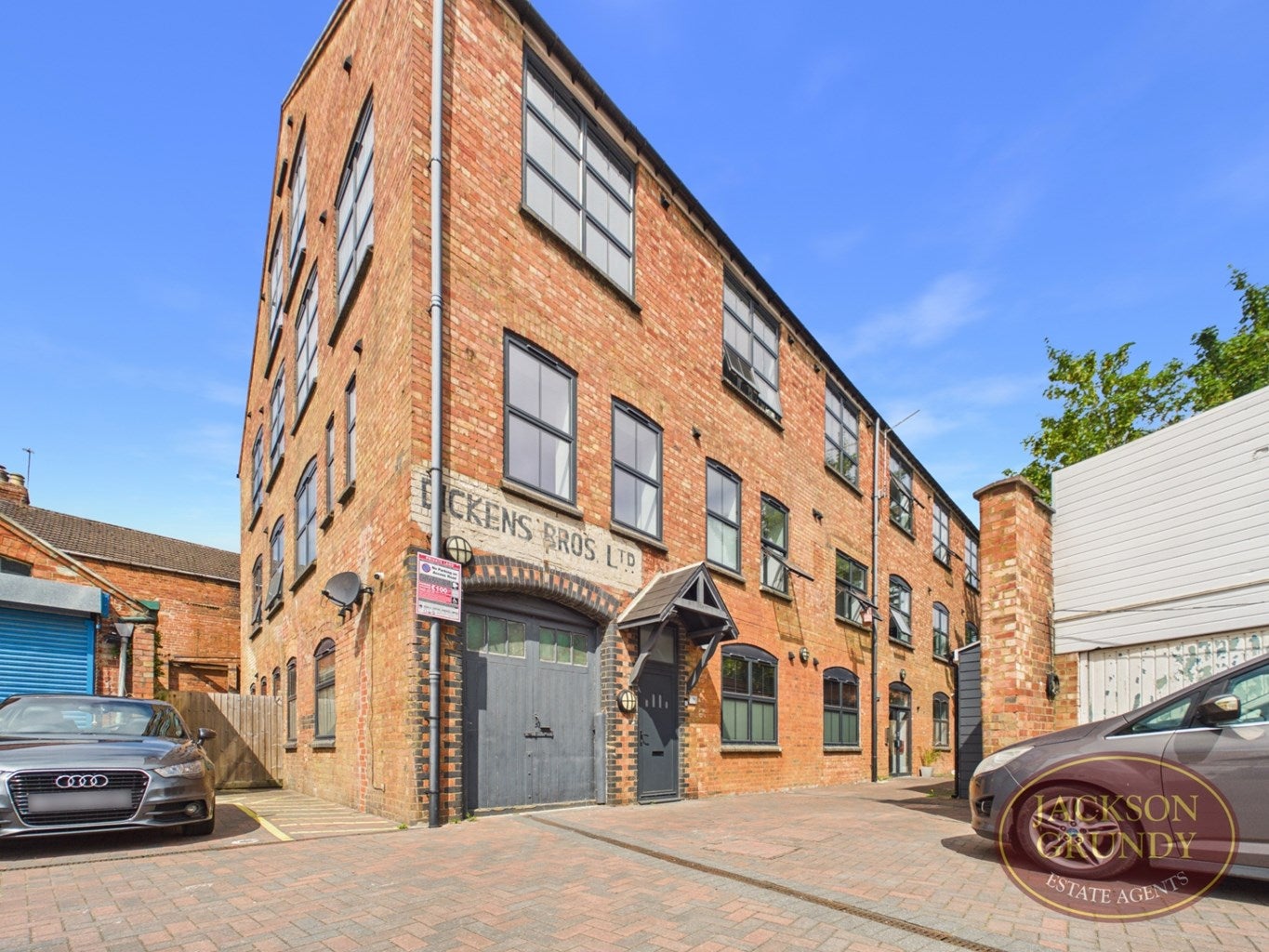 Flat Dunster Street in Northampton