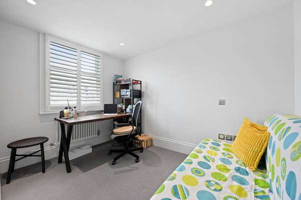 House Cardross Street in Greater London