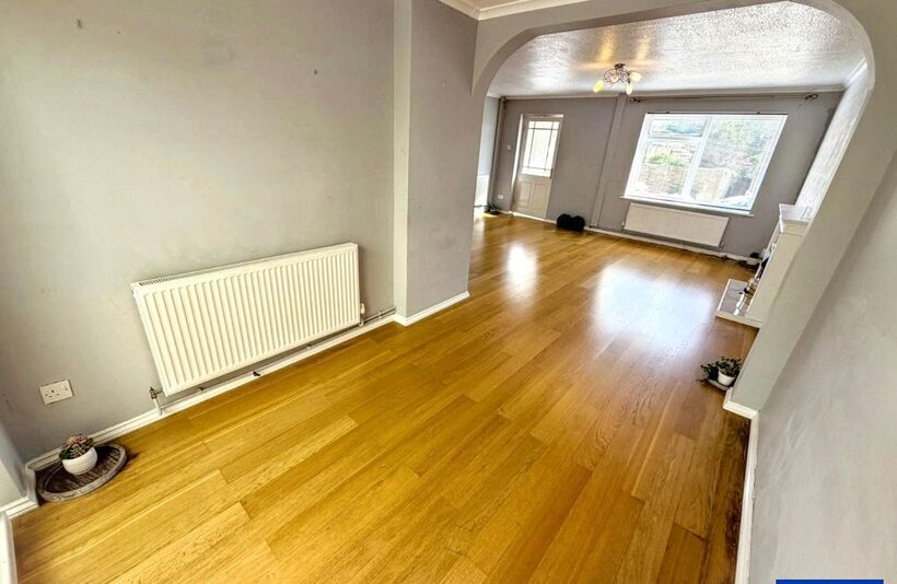 House Oving Close in Luton