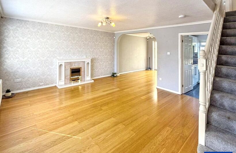 House Oving Close in Luton